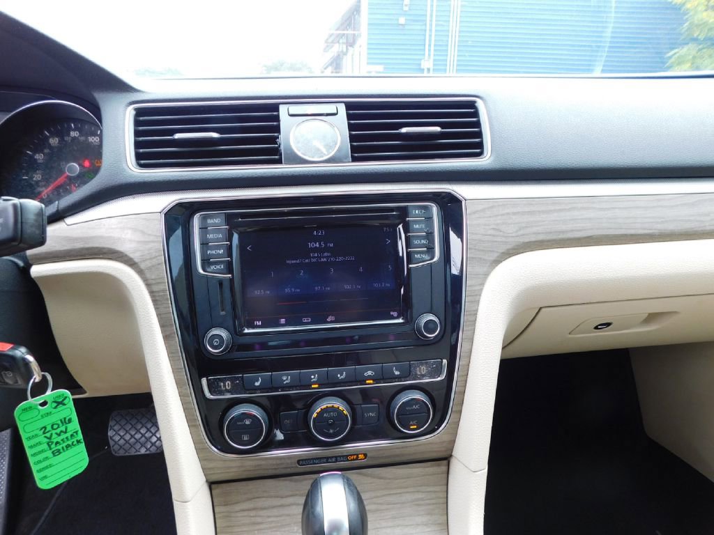 Used 2016 Volkswagen Passat 1.8T SE w/ Lighting Package (P06) image 30