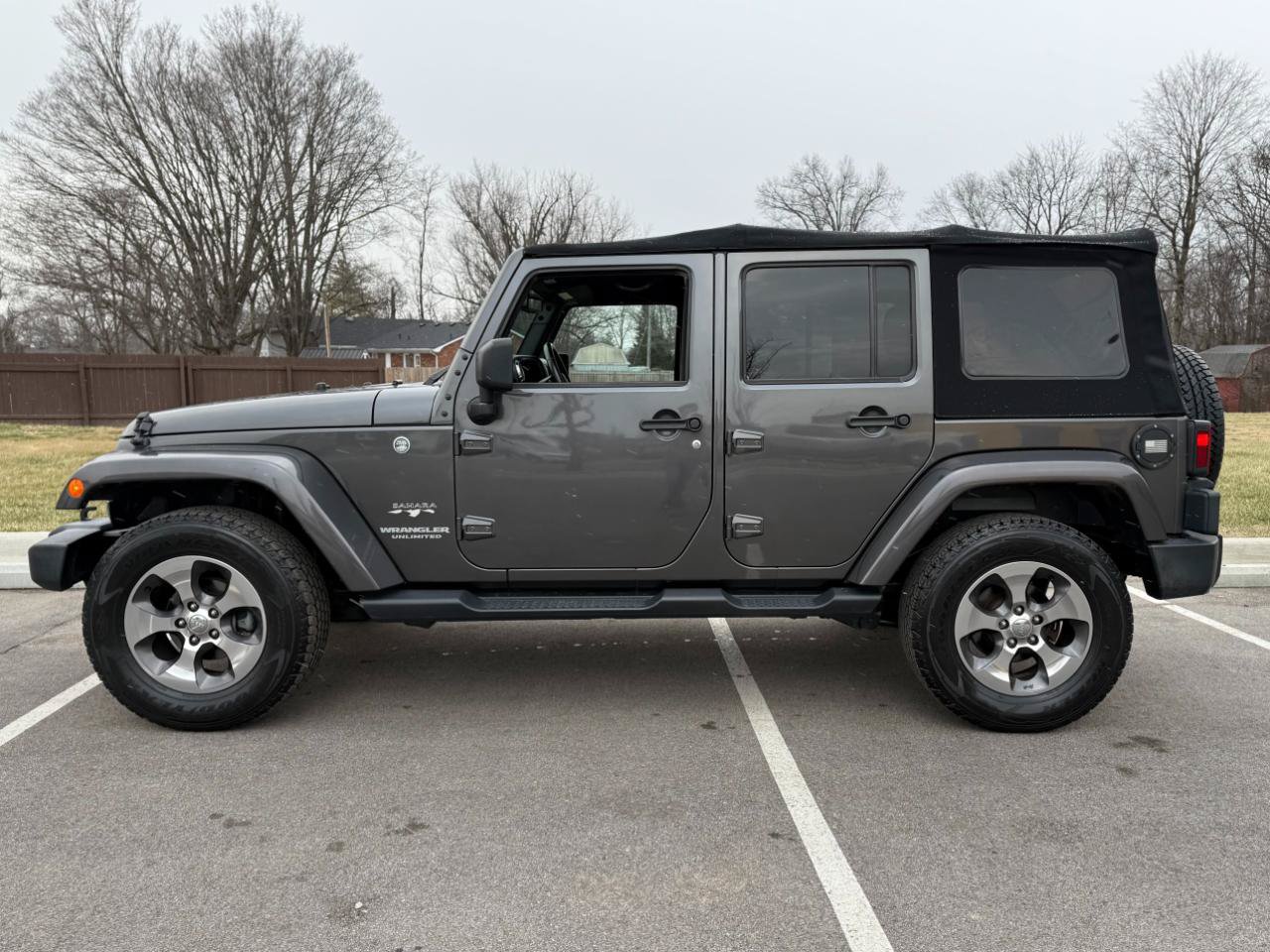 Used 2016 Jeep Wrangler Unlimited Sahara w/ Dual Top Group AWD/4WD image 8