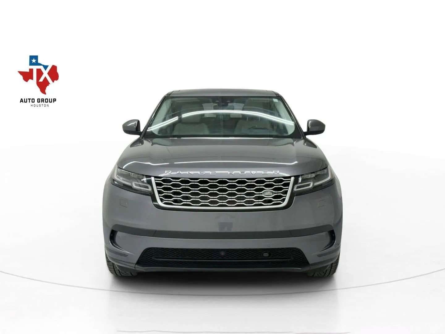 Used 2018 Land Rover Range Rover Velar R-Dynamic SE image 4