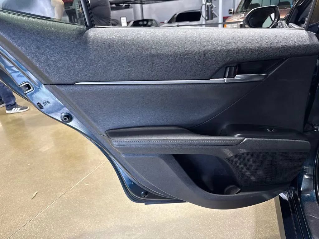 Used 2020 Toyota Camry XLE FWD image 18