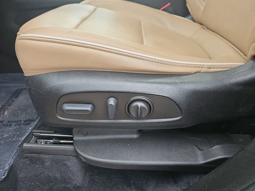 Used 2023 Chevrolet Traverse Premier AWD/4WD image 36