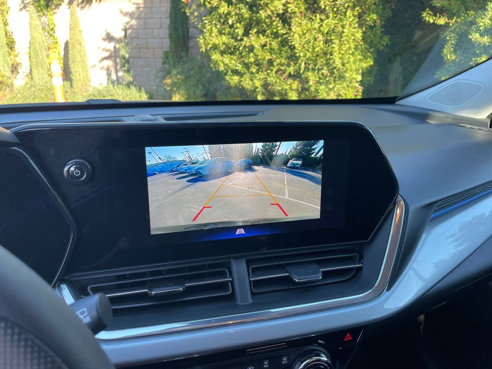 Used 2025 Chevrolet Trax LT image 17