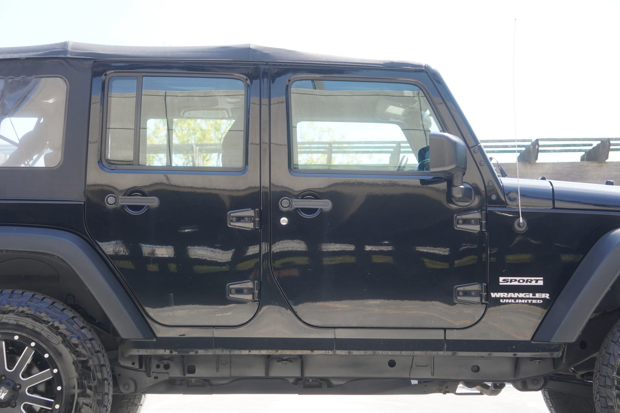 Used 2016 Jeep Wrangler Unlimited Sport w/ Max Tow Package AWD/4WD image 31