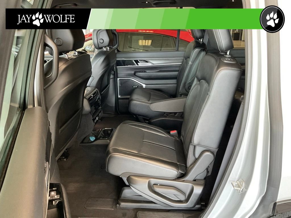 Used 2024 Jeep Wagoneer Series II AWD/4WD image 23
