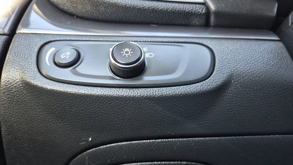 Used 2022 Buick Encore Preferred w/ Safety Package II image 26