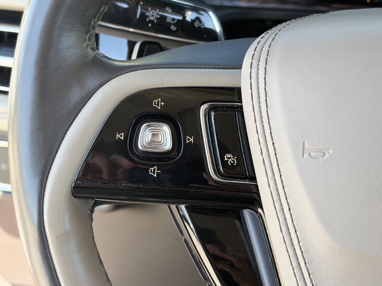 Used 2020 Lincoln Aviator Reserve w/ Equipment Group 202A AWD/4WD image 21