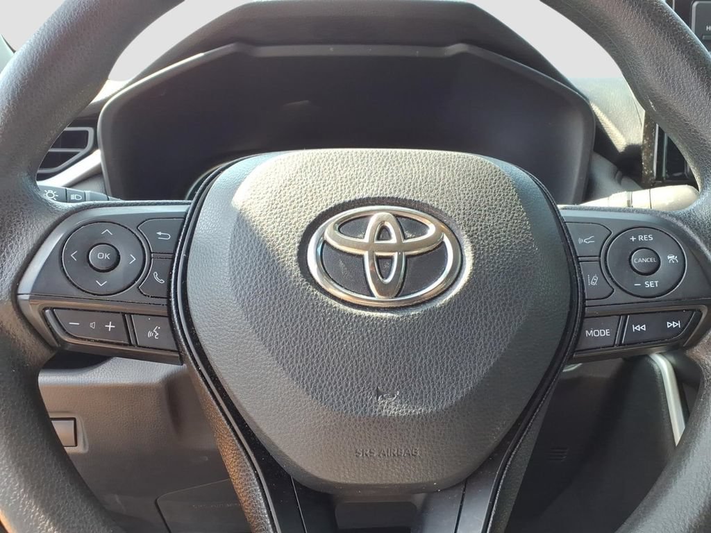 Used 2021 Toyota RAV4 XLE AWD/4WD image 25