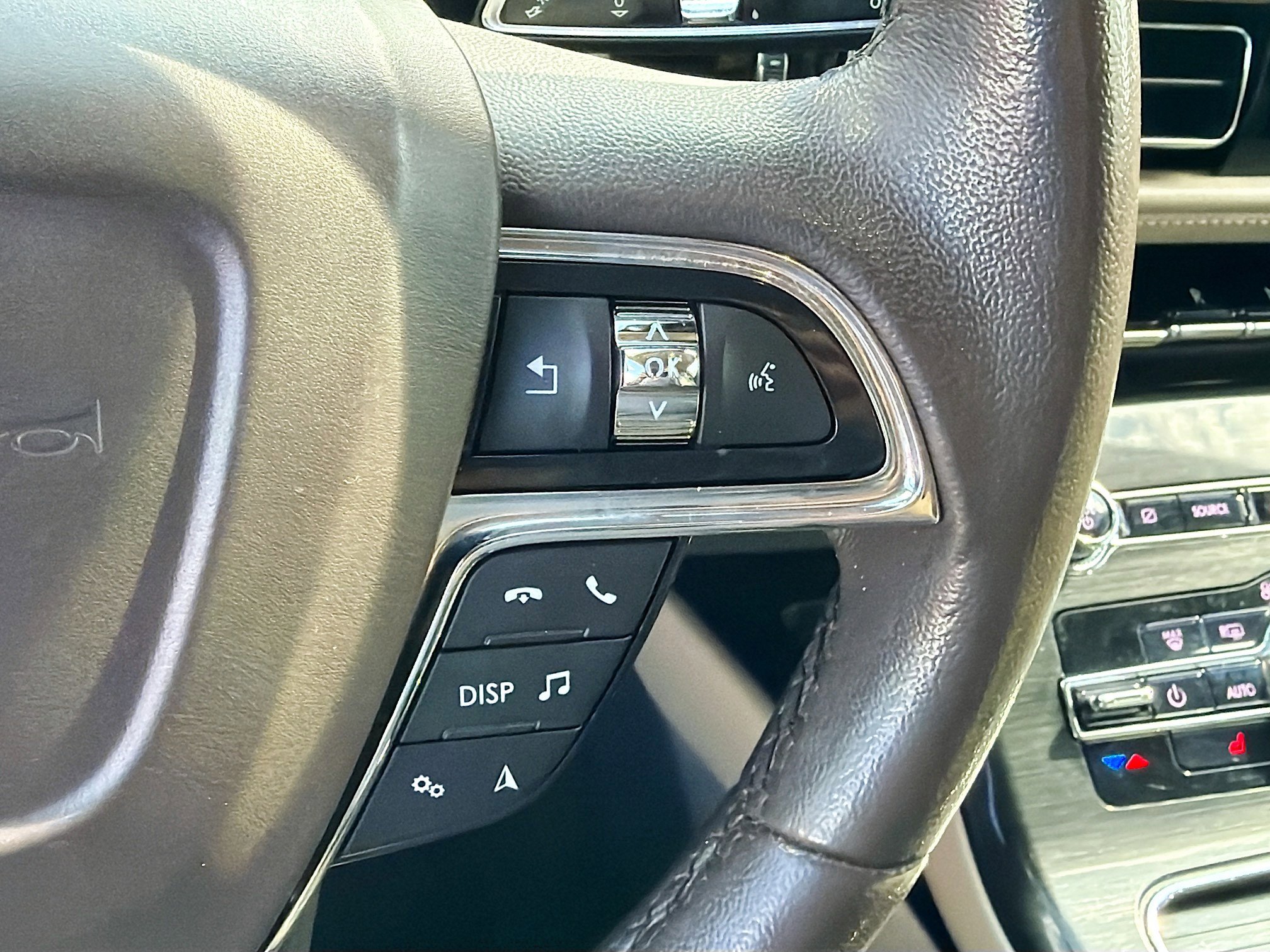 Used 2021 Lincoln Nautilus FWD image 36