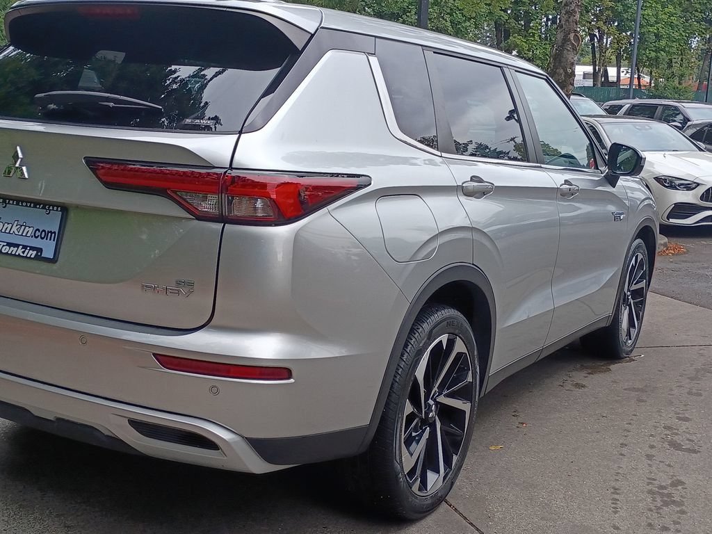 Used 2023 Mitsubishi Outlander 4WD Plug-In Hybrid image 4