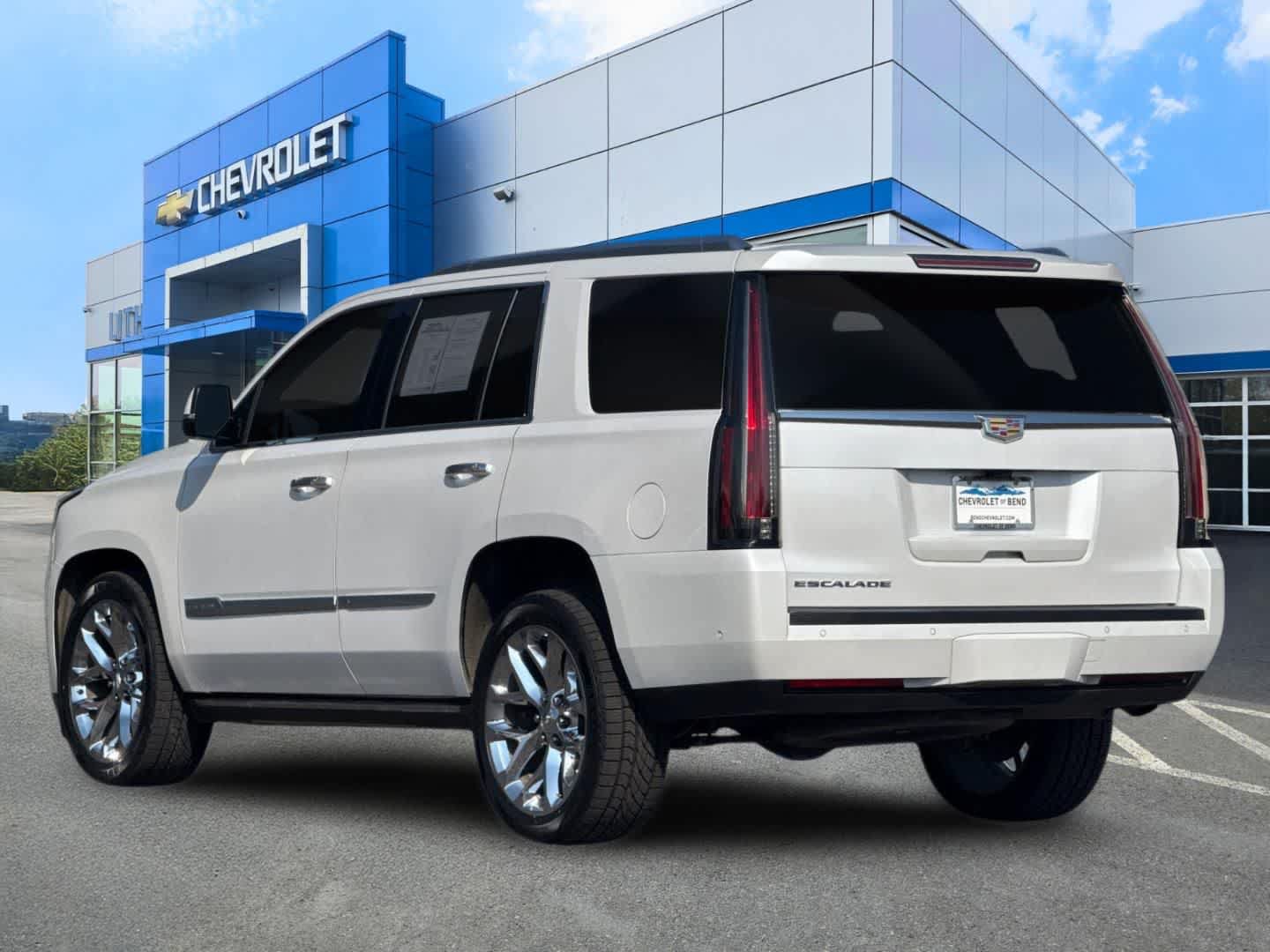 Used 2020 Cadillac Escalade Premium Luxury AWD/4WD image 6