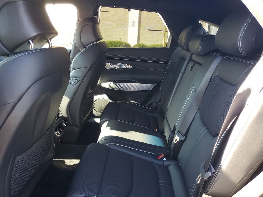 Used 2025 Genesis GV70 2.5T w/ Sport Prestige Package image 19