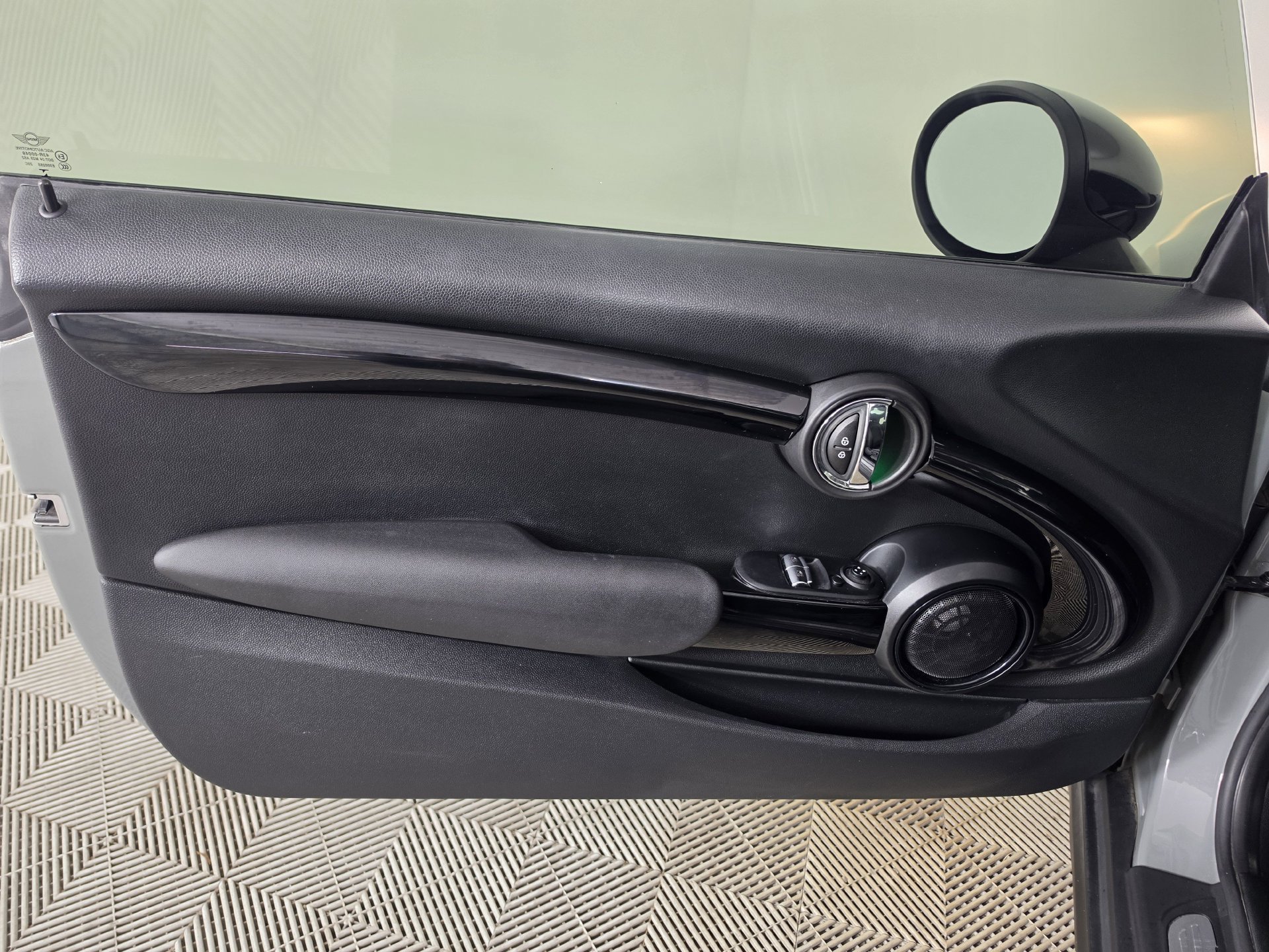 Used 2016 MINI Cooper 2-Door Hardtop FWD image 4