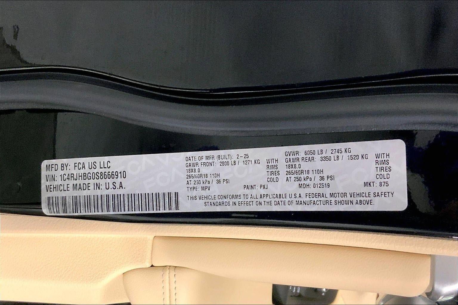 Used 2025 Jeep Grand Cherokee Limited AWD/4WD image 31