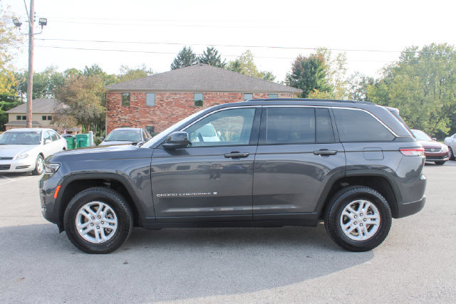 Used 2024 Jeep Grand Cherokee Laredo RWD image 5