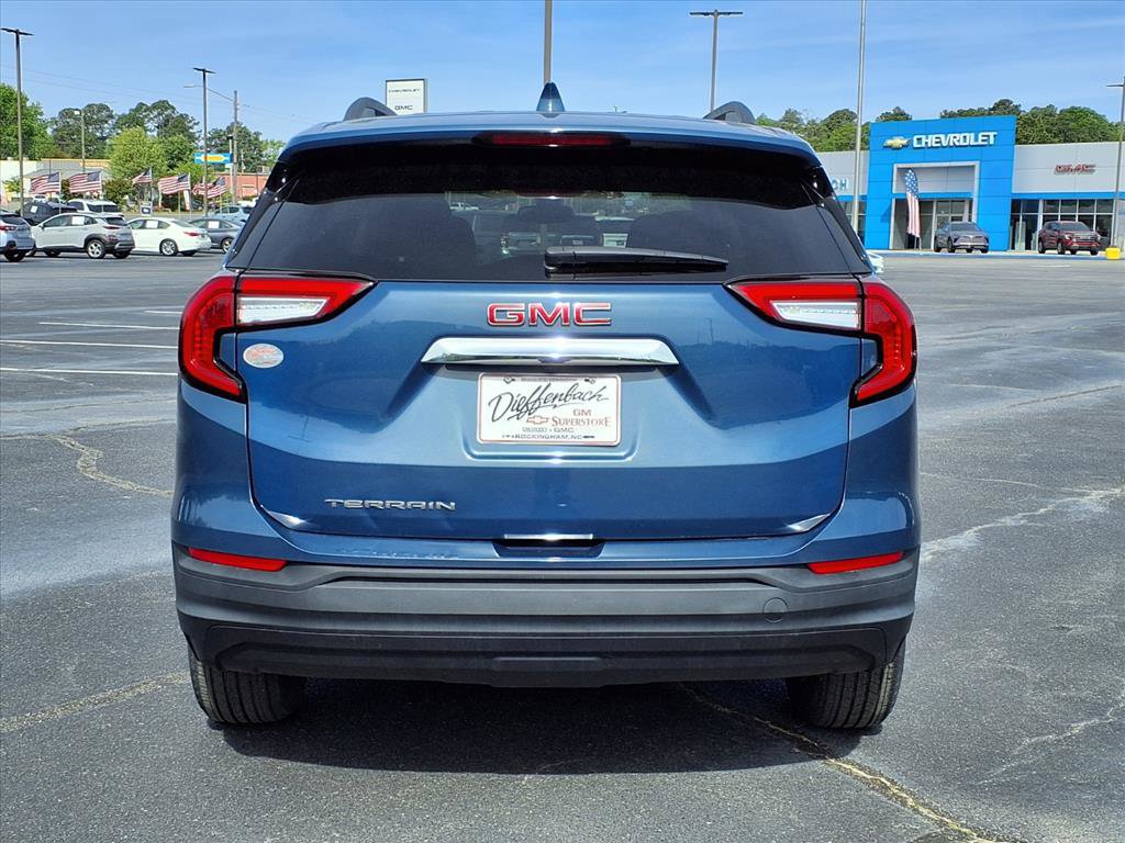 Used 2024 GMC Terrain SLE w/ Driver Convenience Package image 19