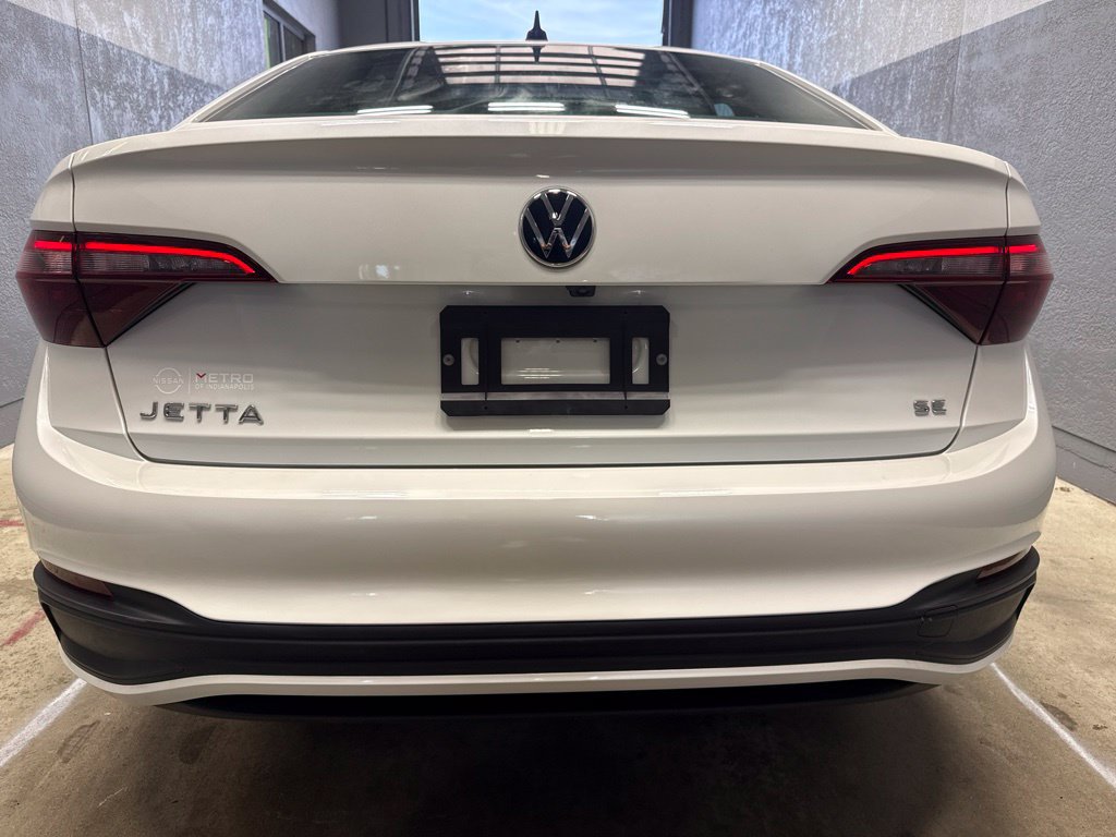 Used 2023 Volkswagen Jetta SE w/ Panoramic Sunroof Package FWD image 7