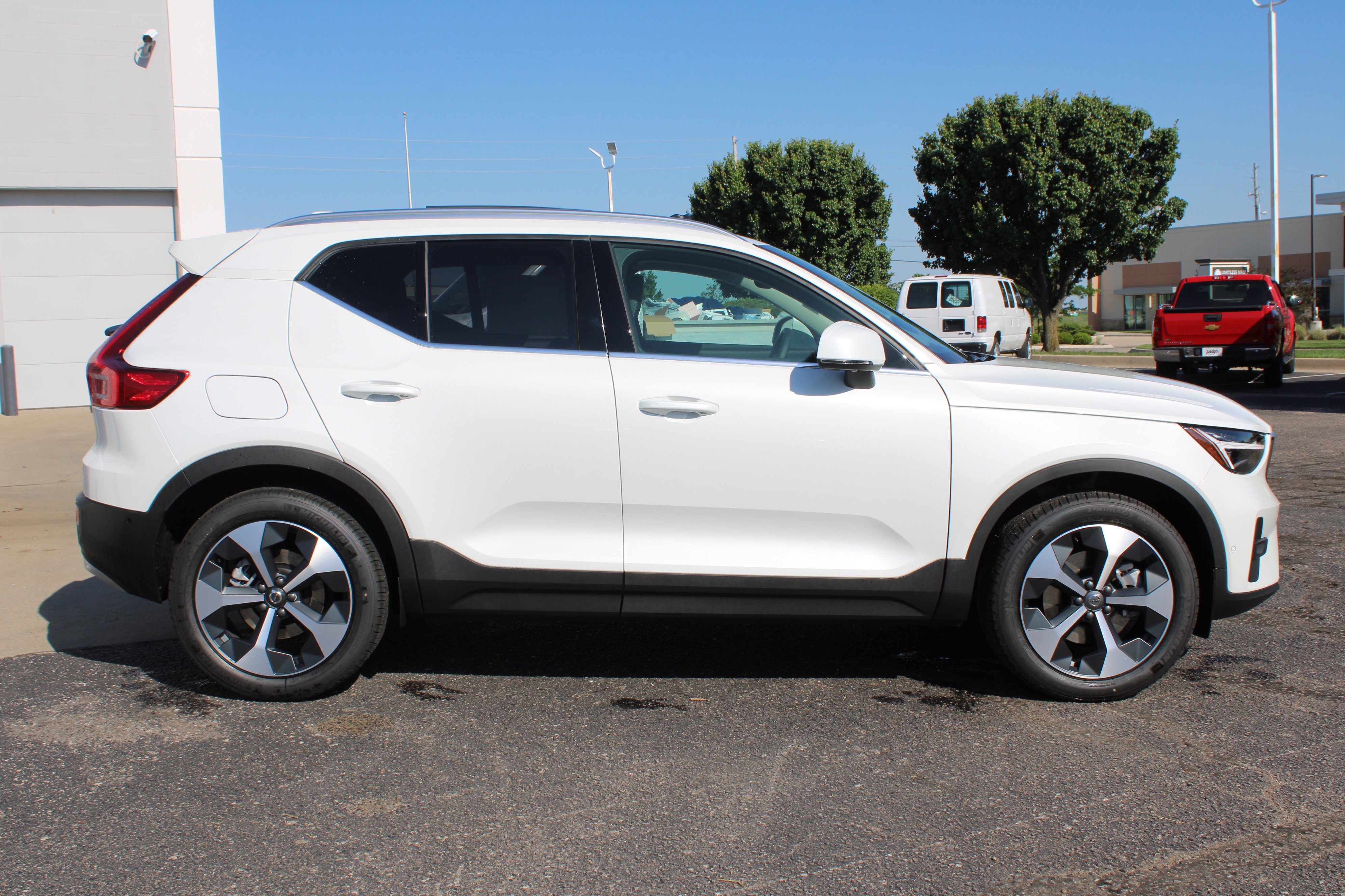 New 2025 Volvo XC40 B5 Plus w/ Protection Package Premier image 8