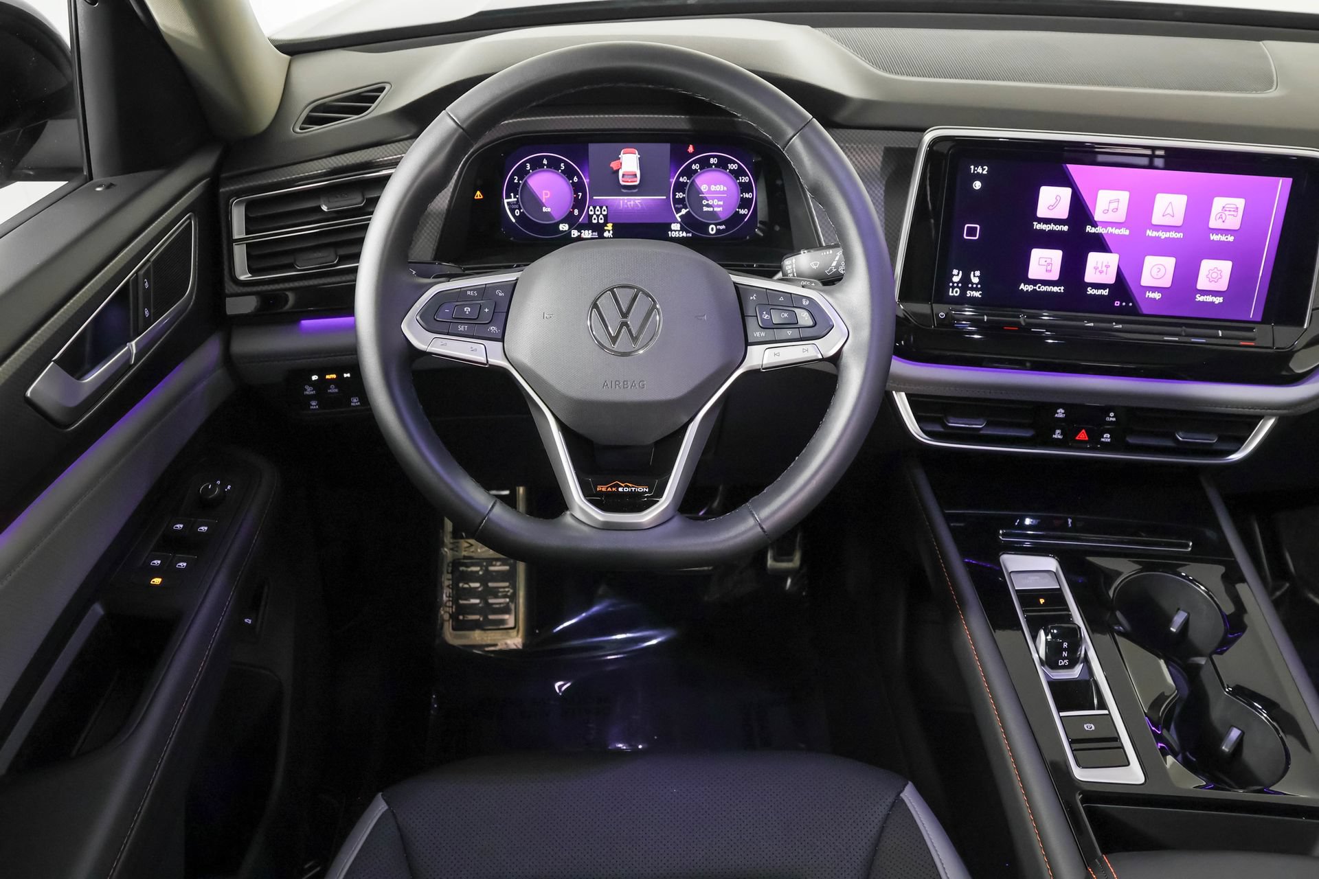 Used 2025 Volkswagen Atlas Peak Edition SE AWD/4WD image 39