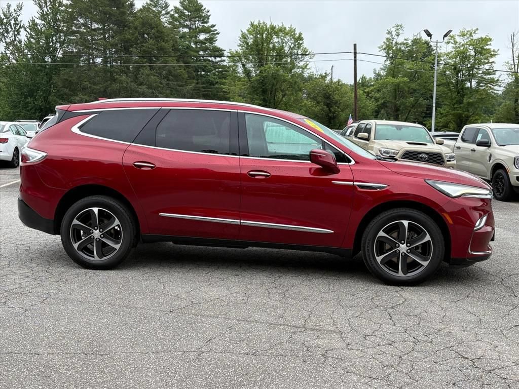 Used 2022 Buick Enclave Essence w/ Sport Touring Edition AWD/4WD image 3