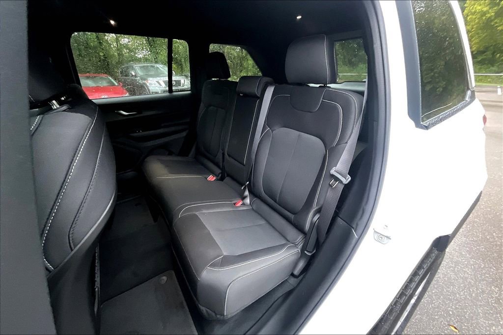 New 2025 Jeep Grand Cherokee Laredo X image 10