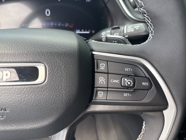 Used 2023 Jeep Grand Cherokee Altitude image 14