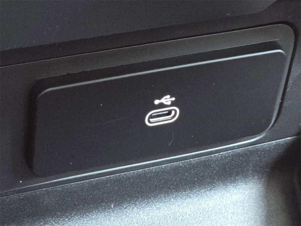 New 2025 Land Rover Defender 110 S image 9