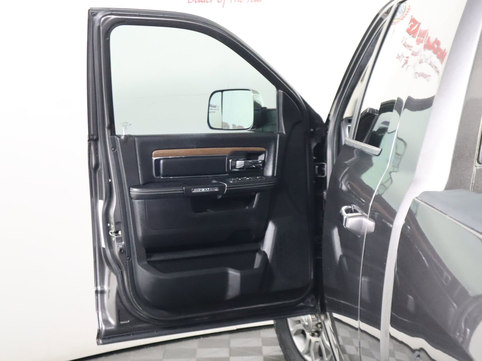 Used 2014 RAM 2500 Laramie w/ Cold Weather Group image 25