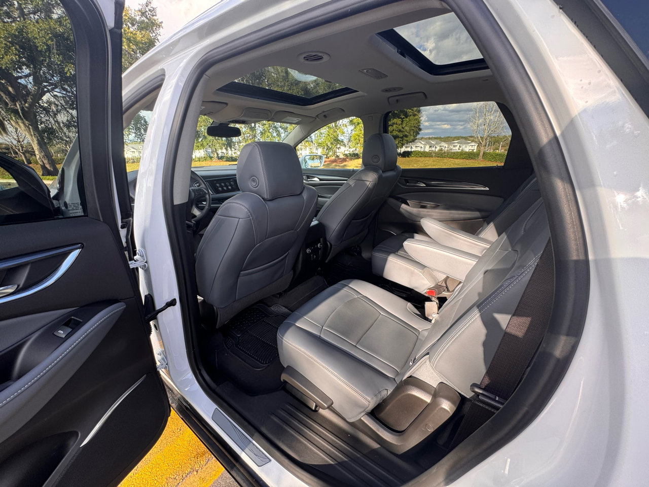 Used 2019 Buick Enclave Essence image 19