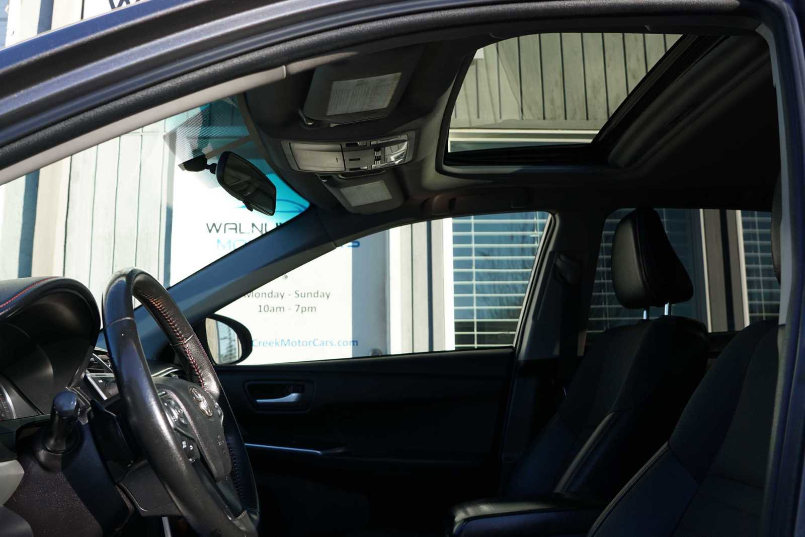 Used 2017 Toyota Camry SE w/ Moonroof Package image 41