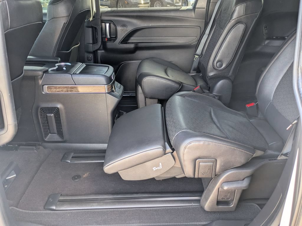 Used 2025 Toyota Sienna Platinum FWD image 21