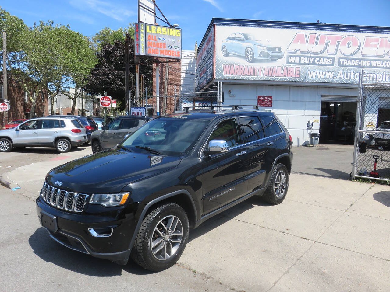 Used 2018 Jeep Grand Cherokee Limited AWD/4WD image 2
