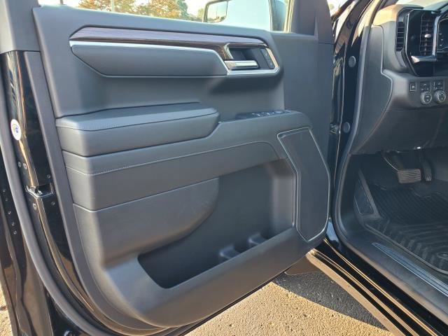 Used 2025 Chevrolet Silverado 1500 LT image 6