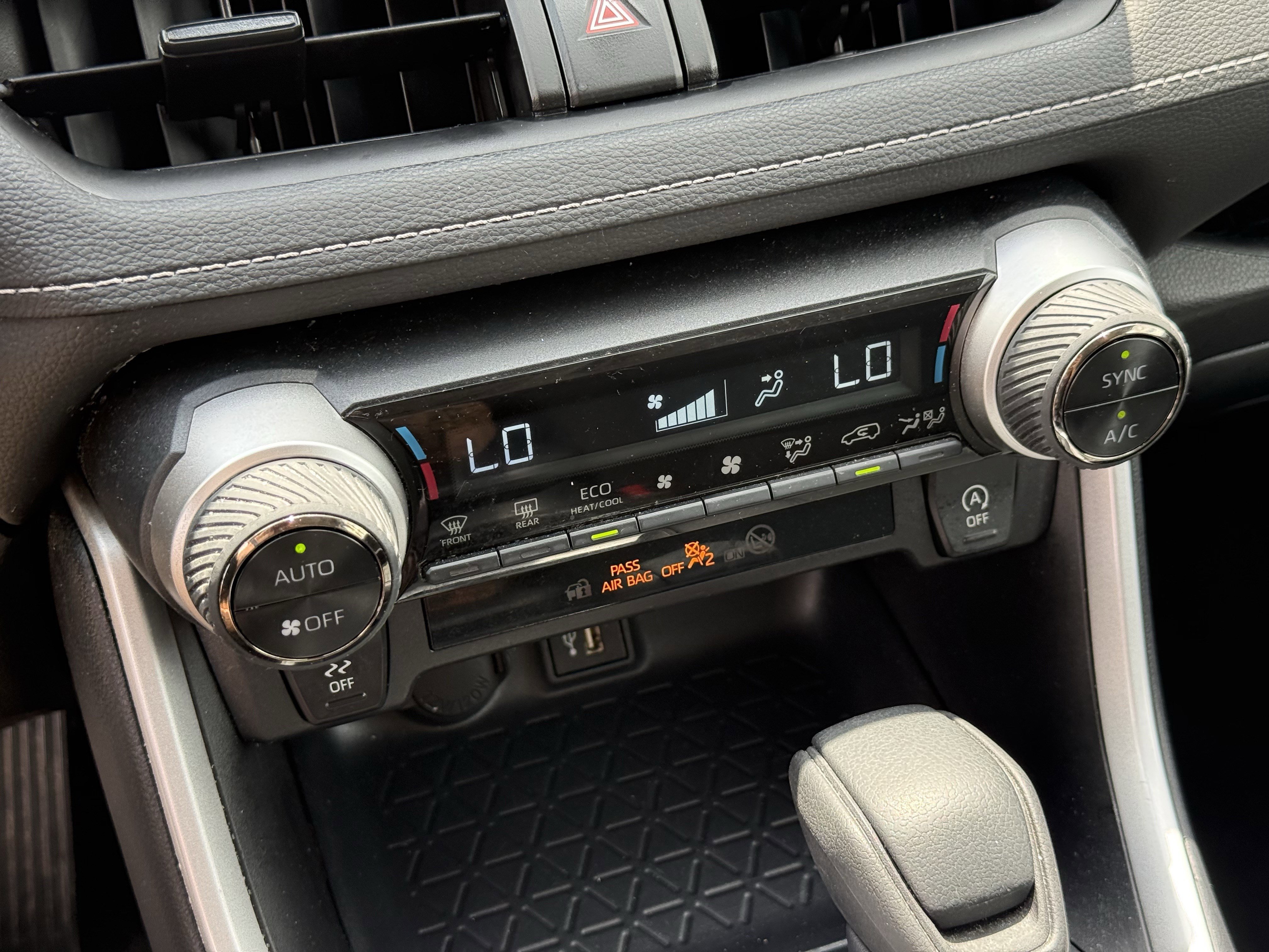 Used 2025 Toyota RAV4 XLE FWD image 23