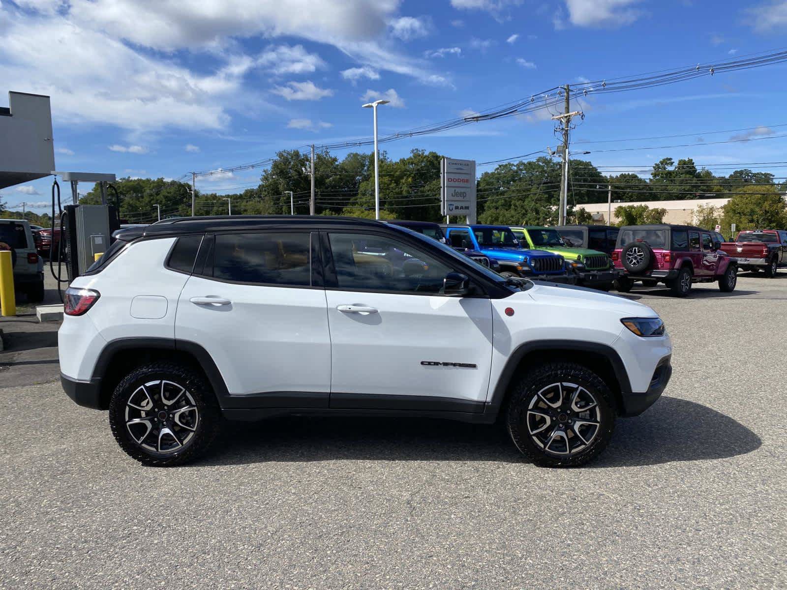 Certified 2026 Jeep Compass Trailhawk AWD/4WD image 2