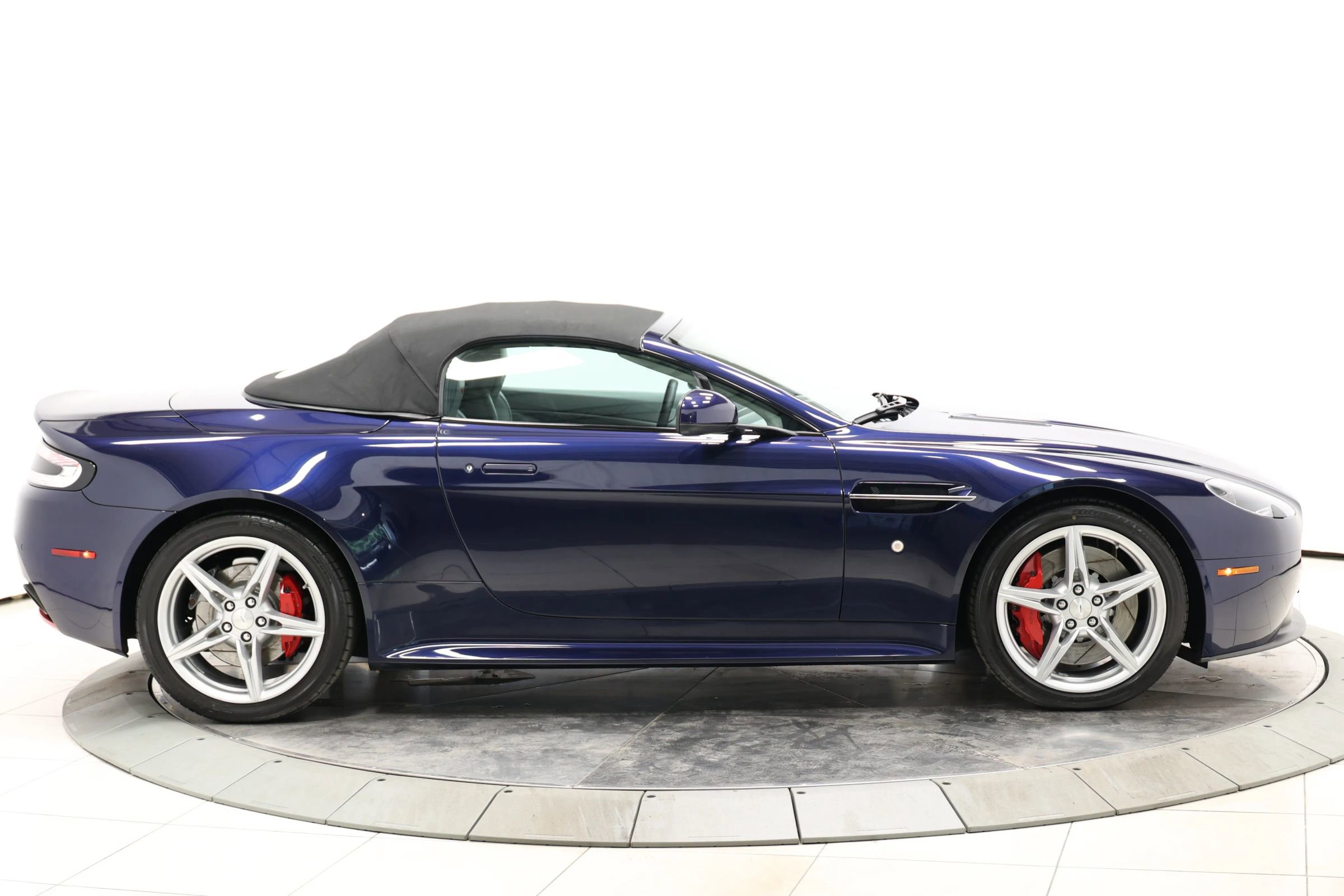 Used 2016 Aston Martin V8 Vantage GT RWD image 91