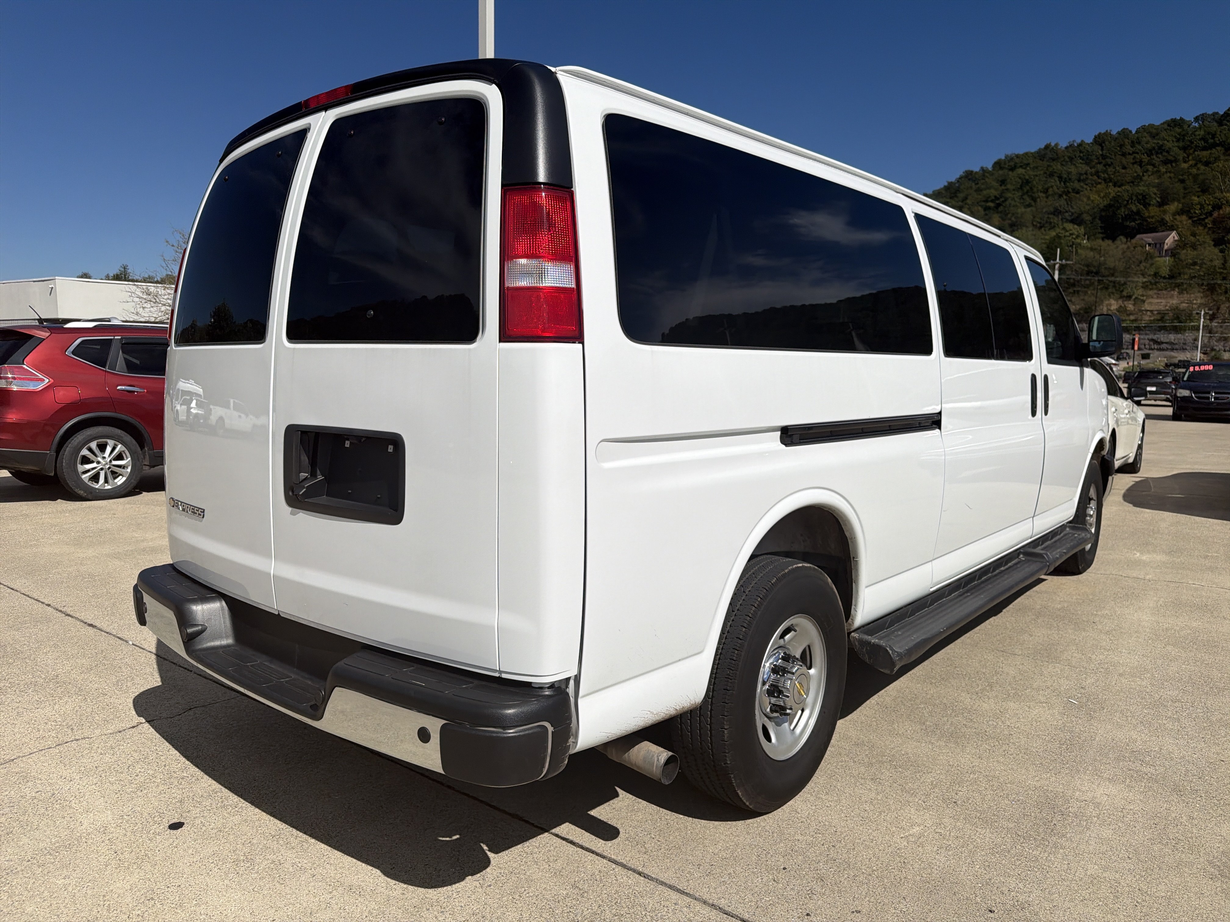 Used 2025 Chevrolet Express 3500 LT w/ LT Preferred Equipment Group RWD image 7