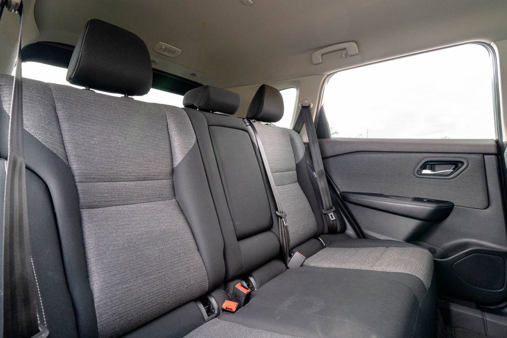 Used 2023 Nissan Rogue SV image 34