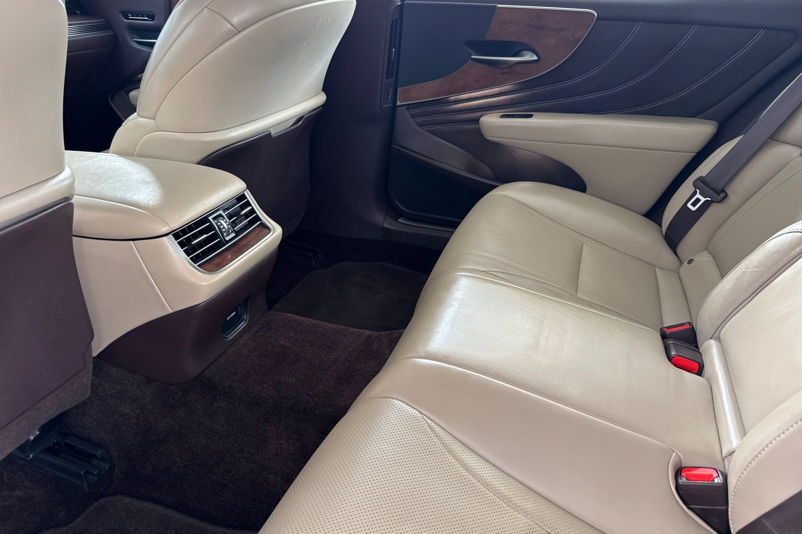 Used 2018 Lexus LS 500 w/ Accessory Package (Z2) RWD image 15