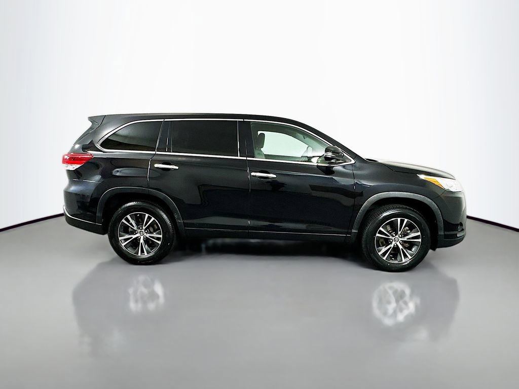 Used 2019 Toyota Highlander LE image 4