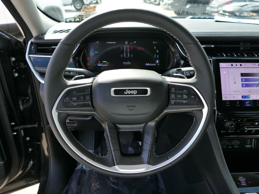 Used 2023 Jeep Grand Cherokee 4WD 4xe image 15