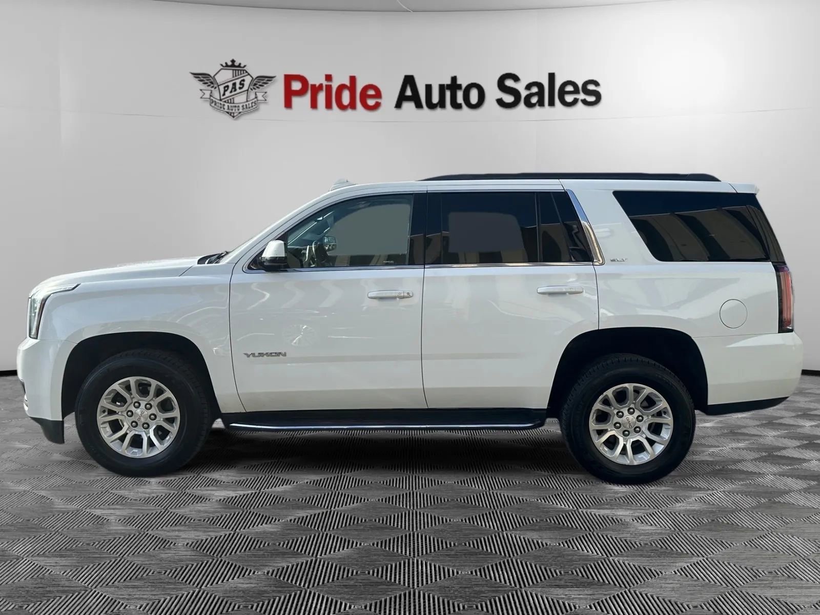 Used 2019 GMC Yukon SLT image 4