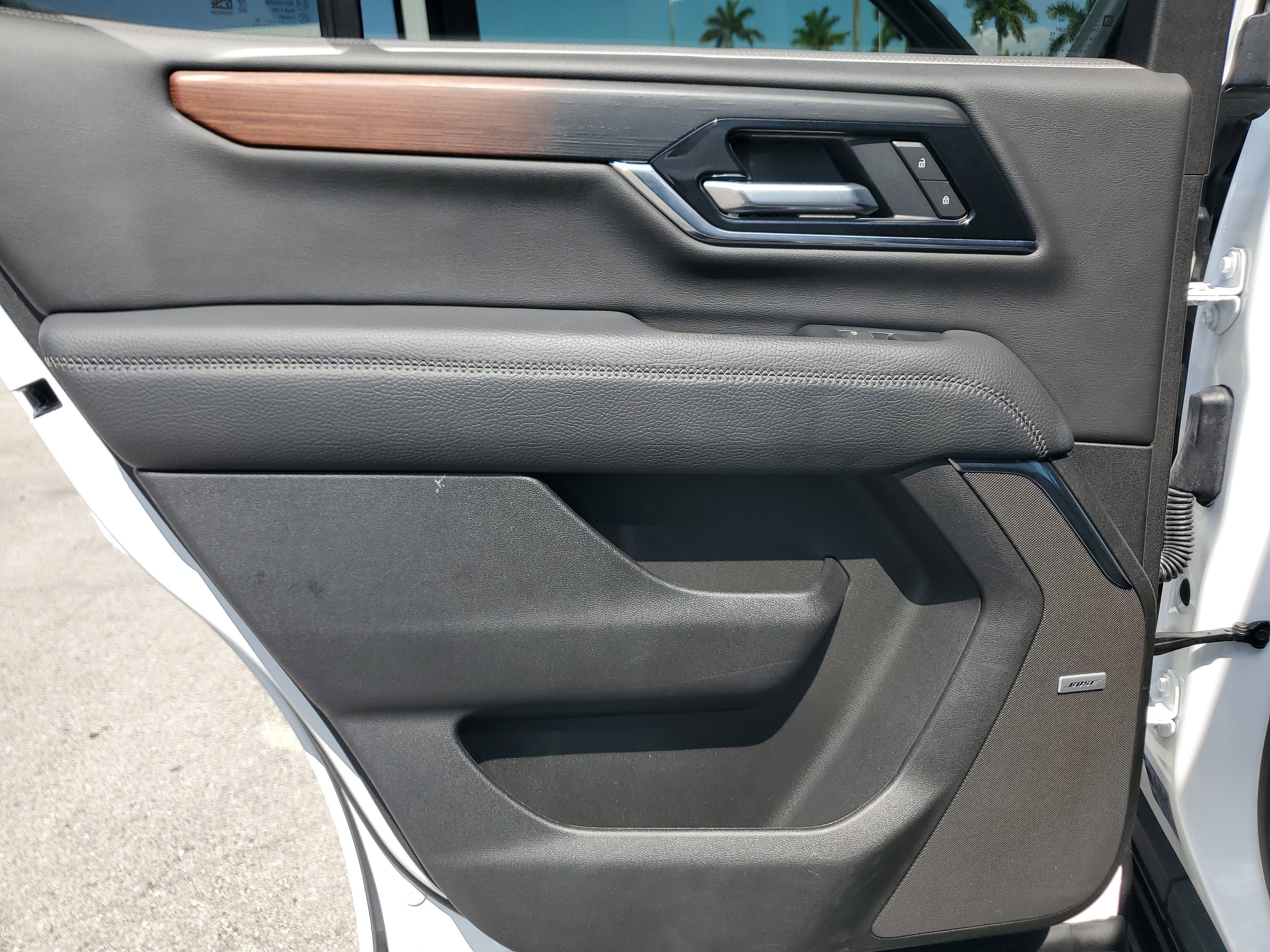 Used 2025 GMC Yukon Denali RWD image 23