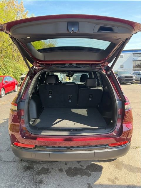 Used 2024 Jeep Grand Cherokee Altitude image 28