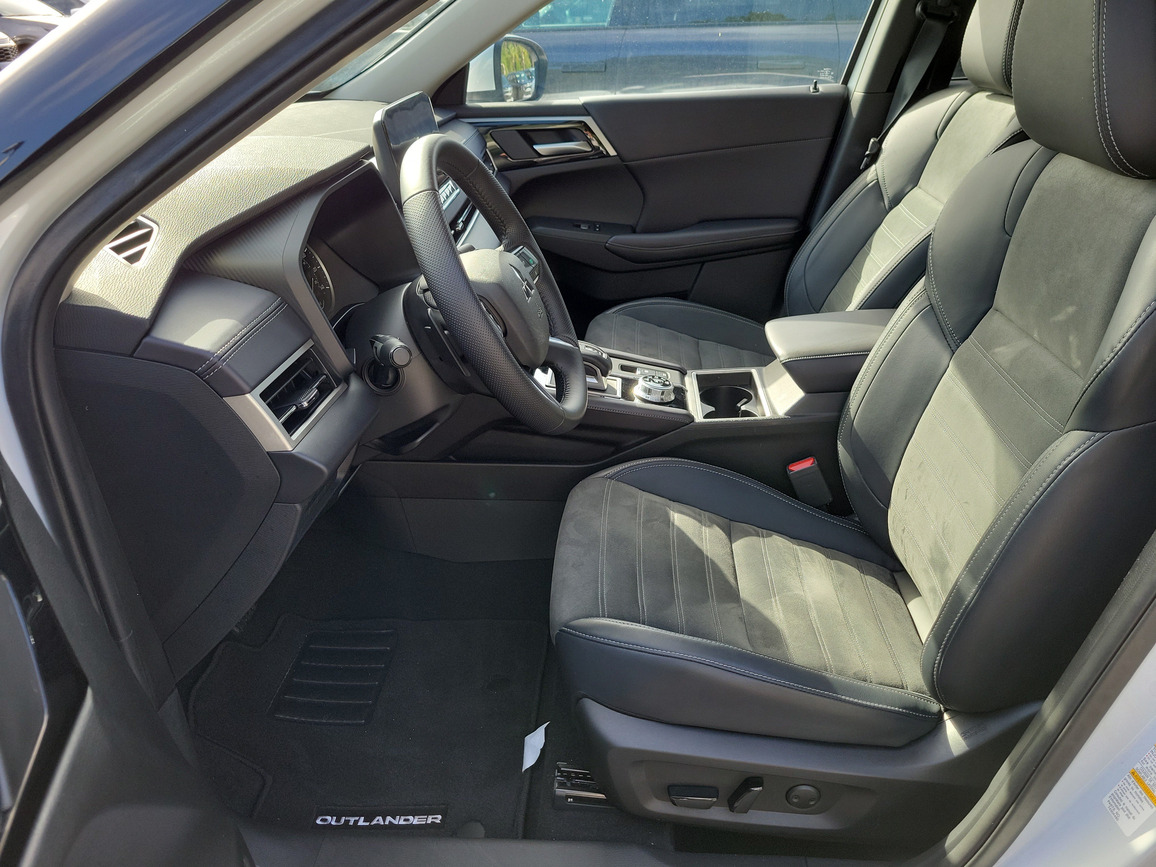 Used 2023 Mitsubishi Outlander SE AWD/4WD image 19