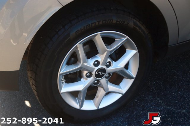 Certified 2024 Kia Soul LX w/ LX Technology Package FWD image 9