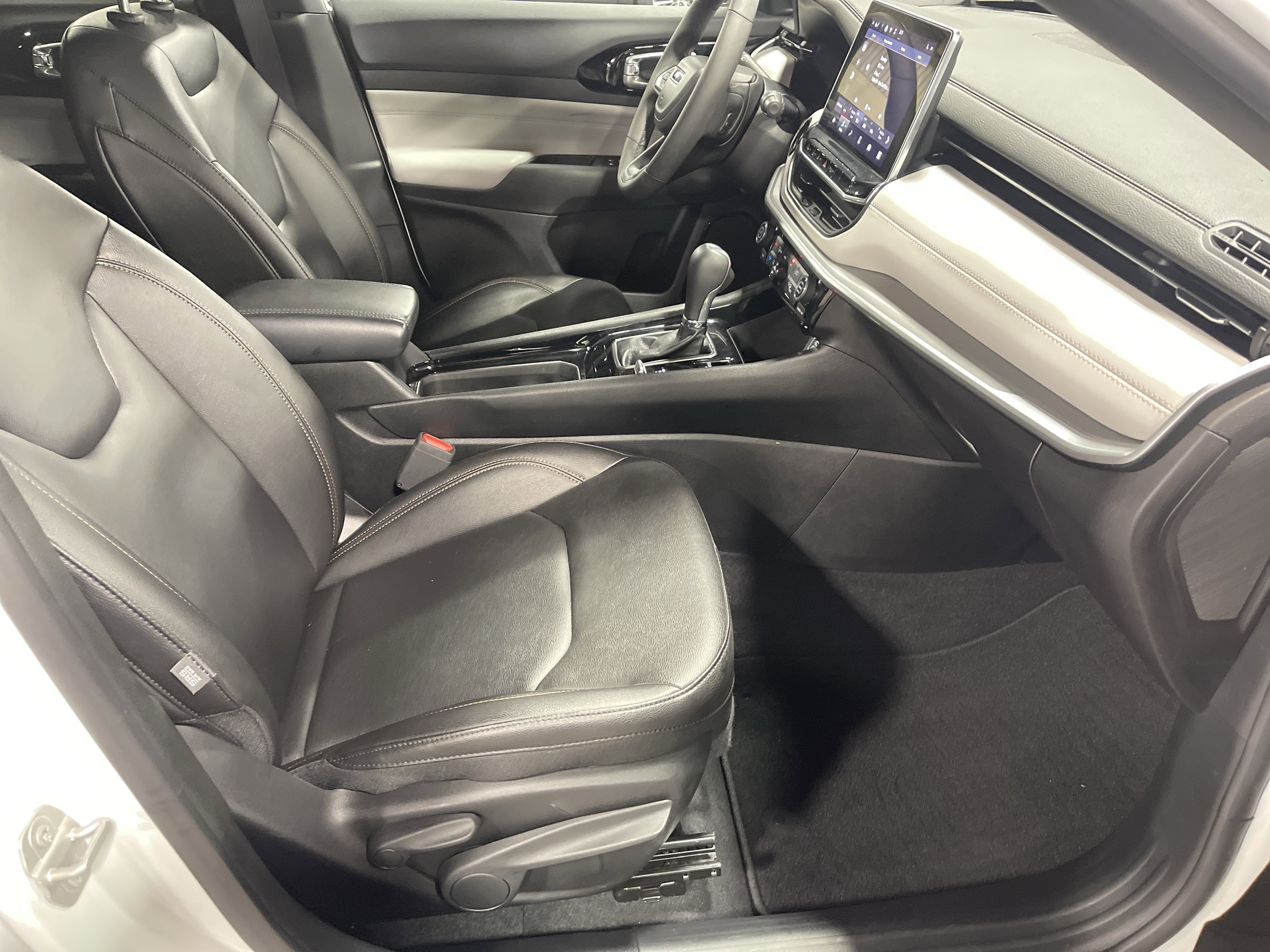 Used 2024 Jeep Compass Limited image 13