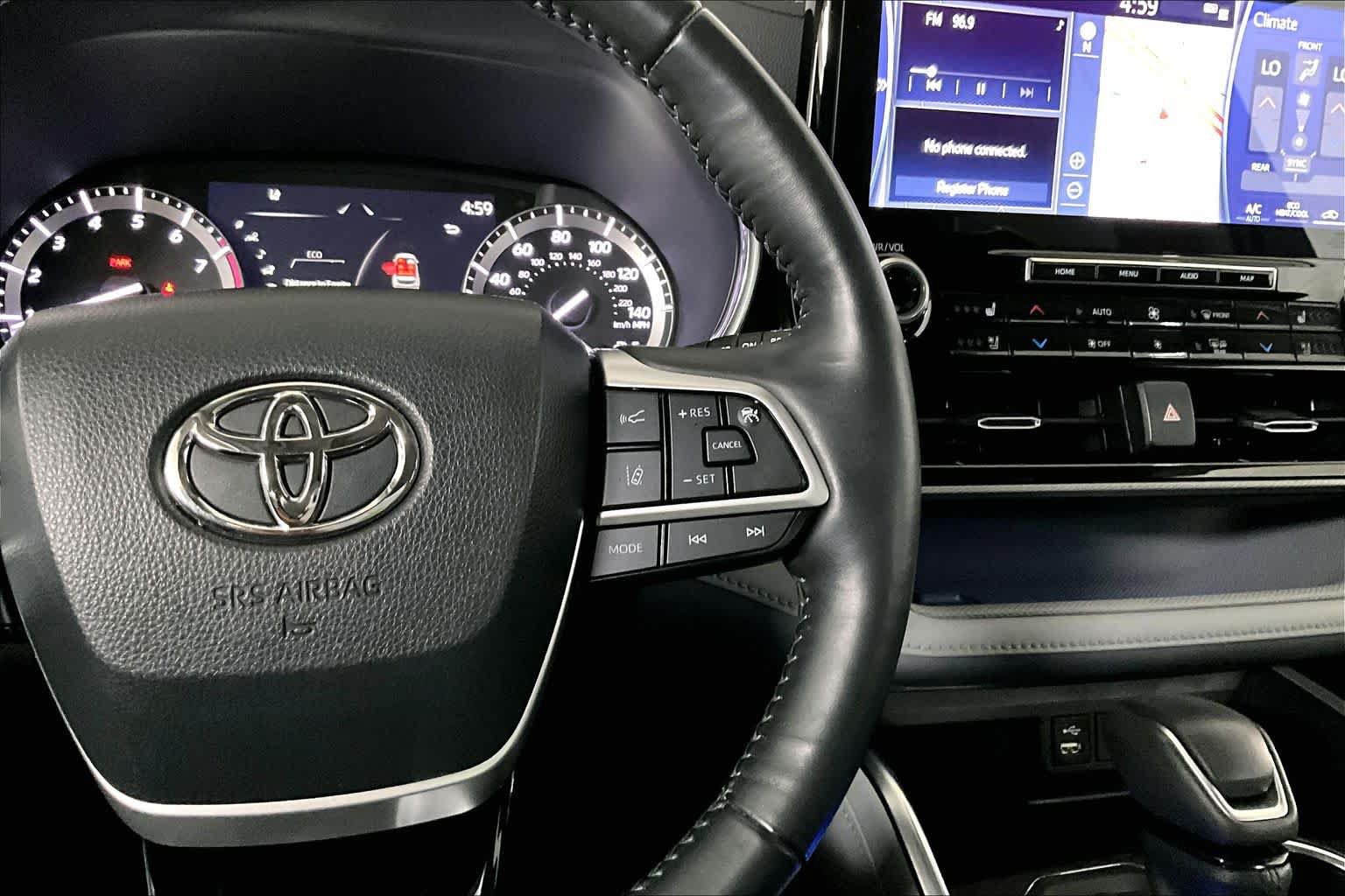 Used 2022 Toyota Highlander Platinum AWD/4WD image 25