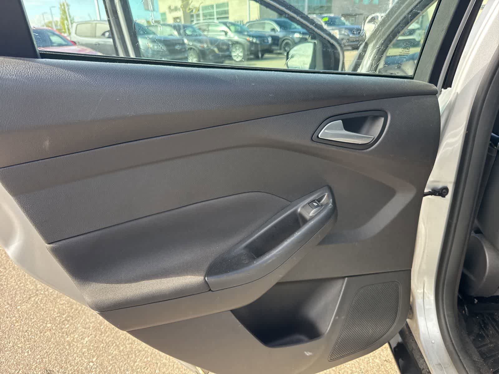 Used 2016 Ford Focus SE w/ Equipment Group 201A FWD image 18