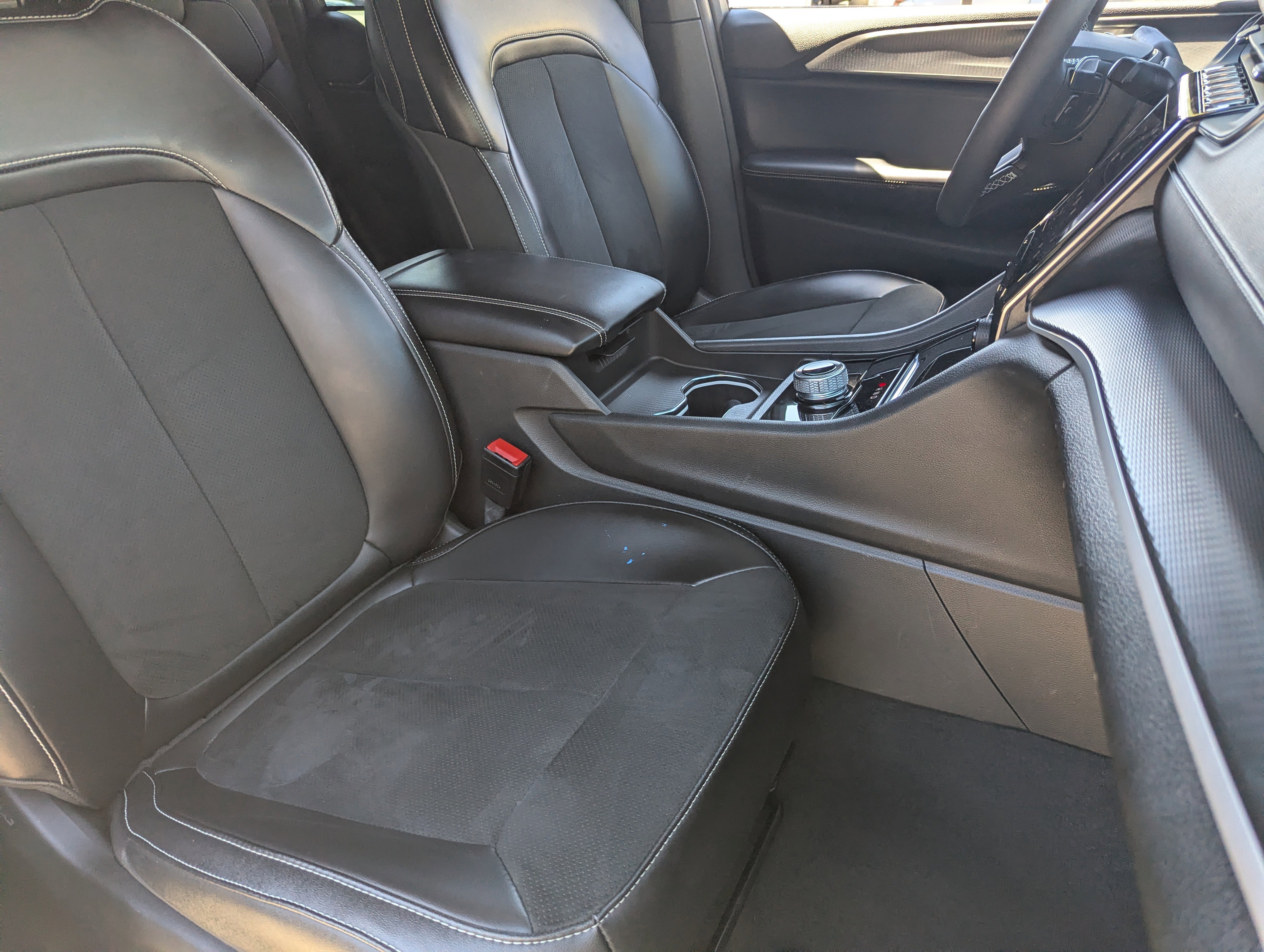 Used 2023 Jeep Grand Cherokee Altitude image 8