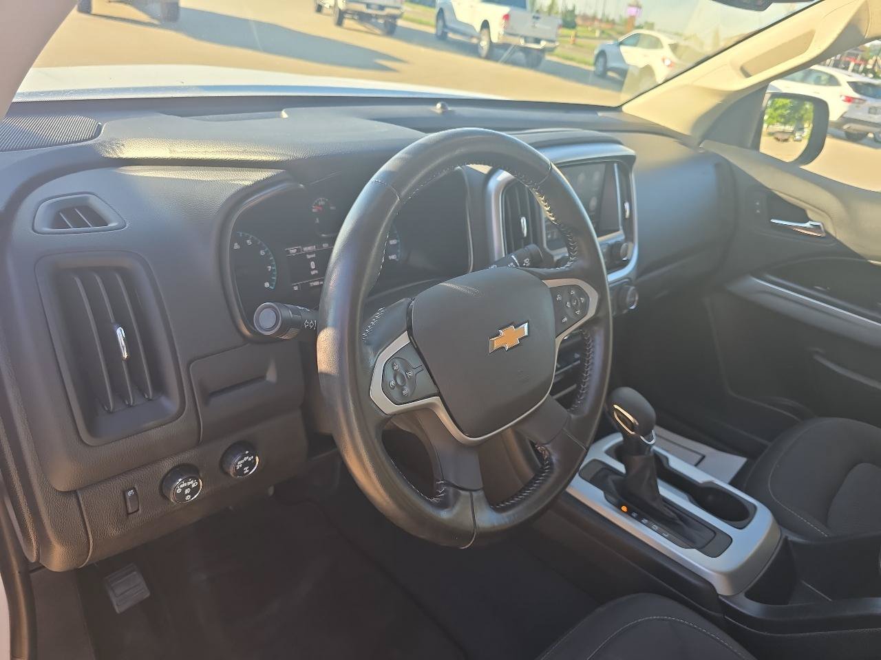 Used 2022 Chevrolet Colorado LT w/ LT Convenience Package AWD/4WD image 21